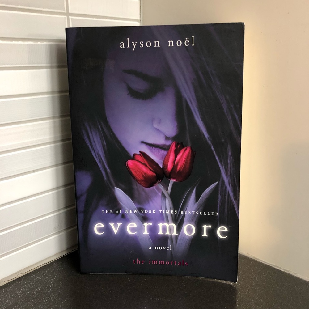 📚3/$18 Evermore by Alyson Noel